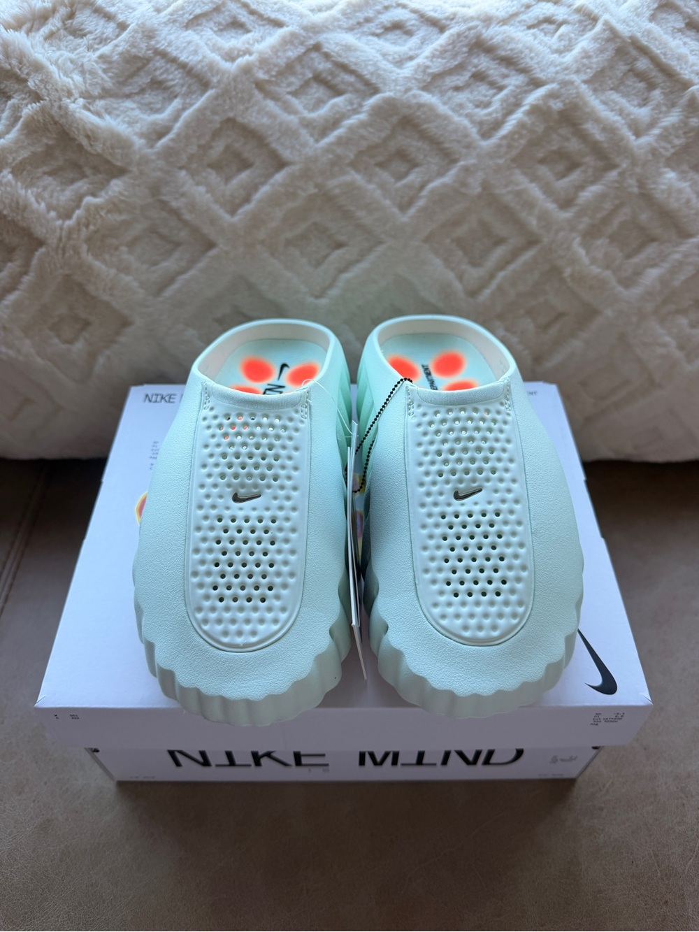 NWB Nike Mind 001 Women's Pregame Miles Barely Green